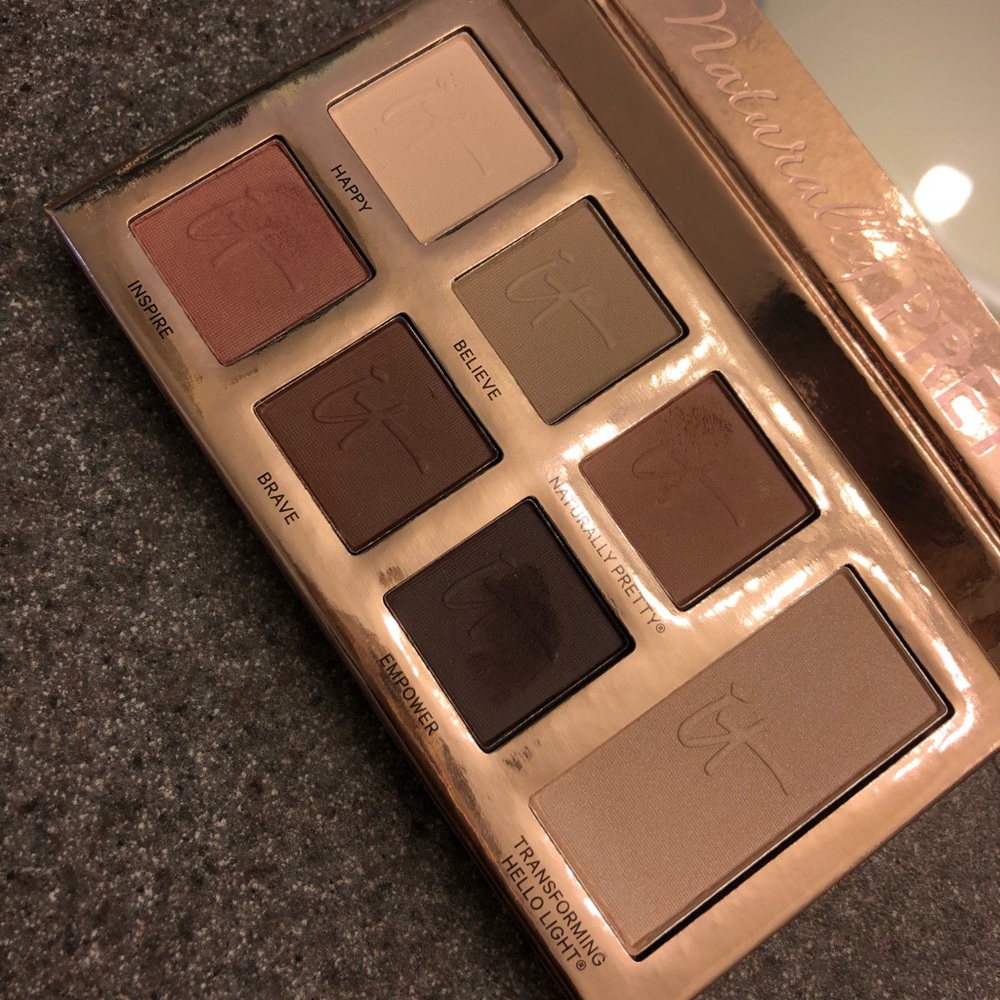 it cosmetics Naturally Pretty + FREE BH COSMETICS